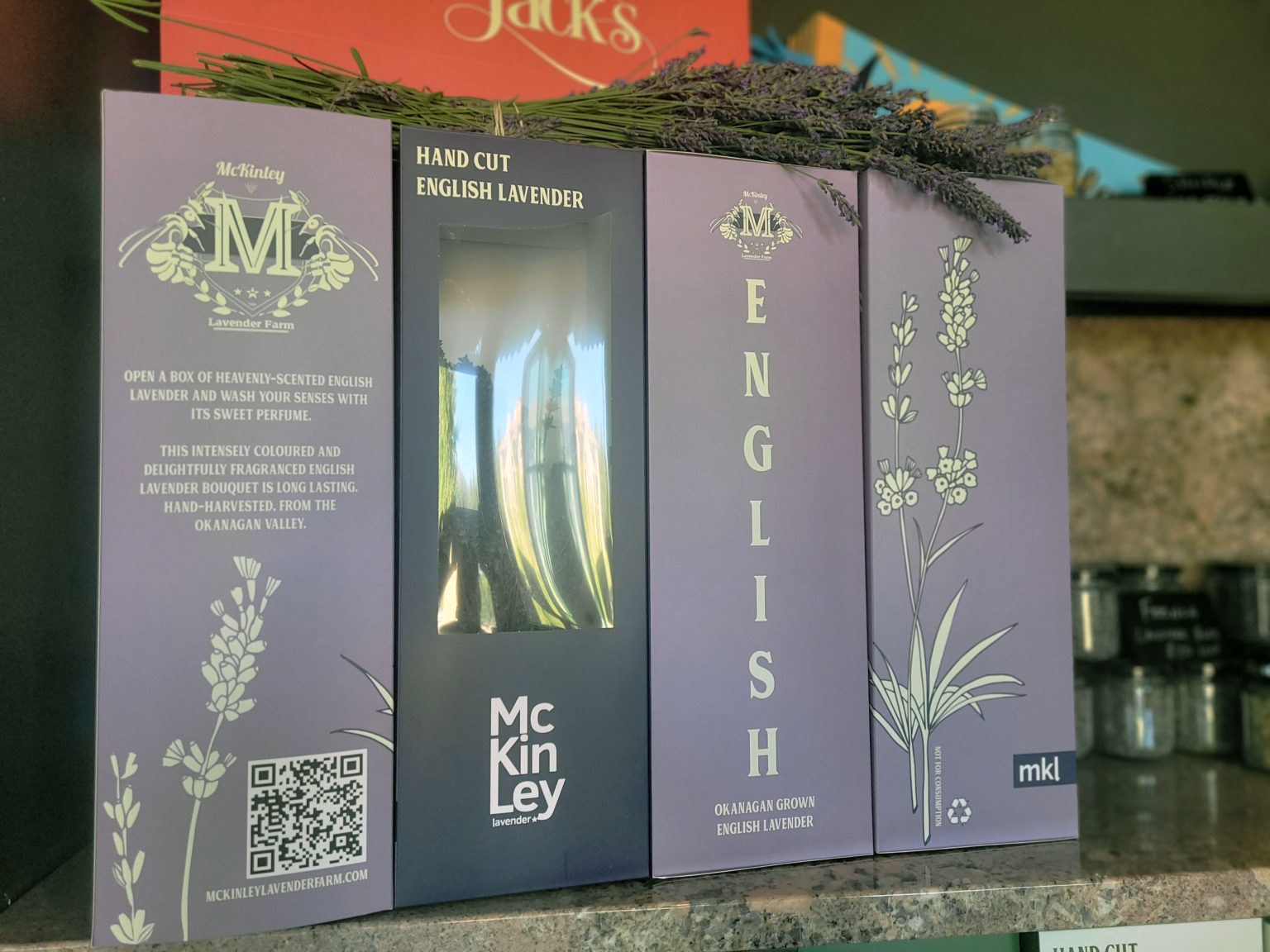 Lavender farm in Kelowna selling wholesale dried bulk lavender flowers